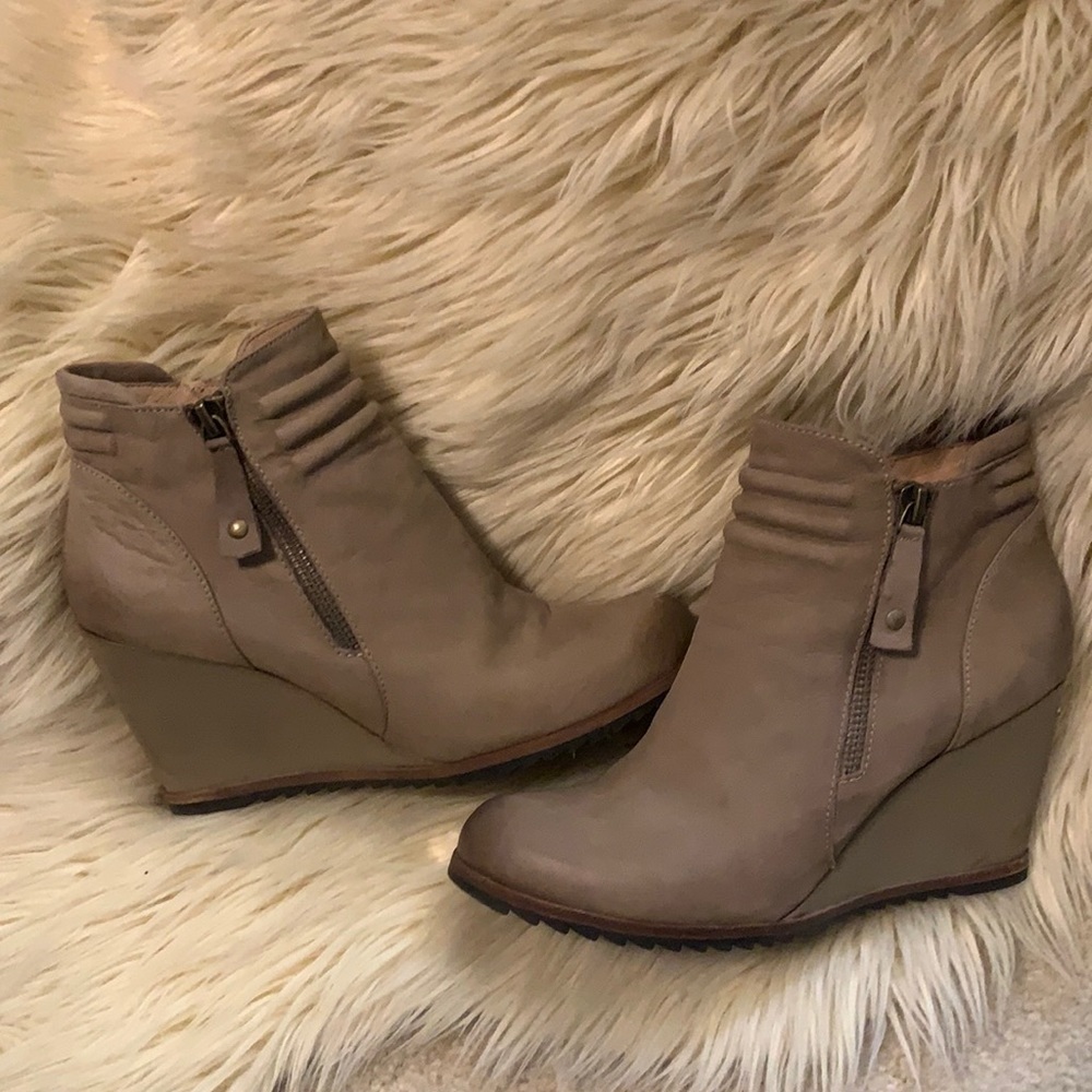 Biala wedge zip up bootie